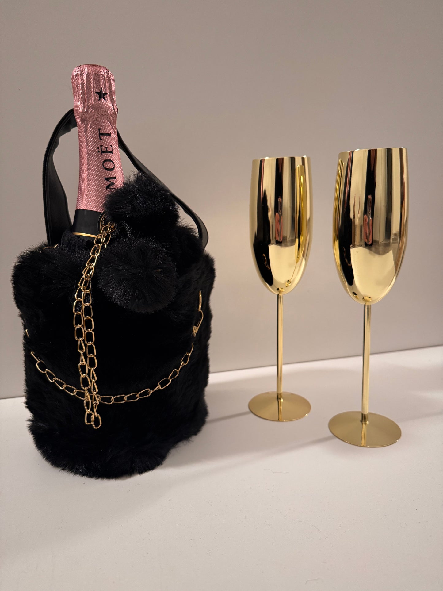 Moet & Chandon Rosé with Fury Bag Black und 2 Edelstahl Flut in Gold