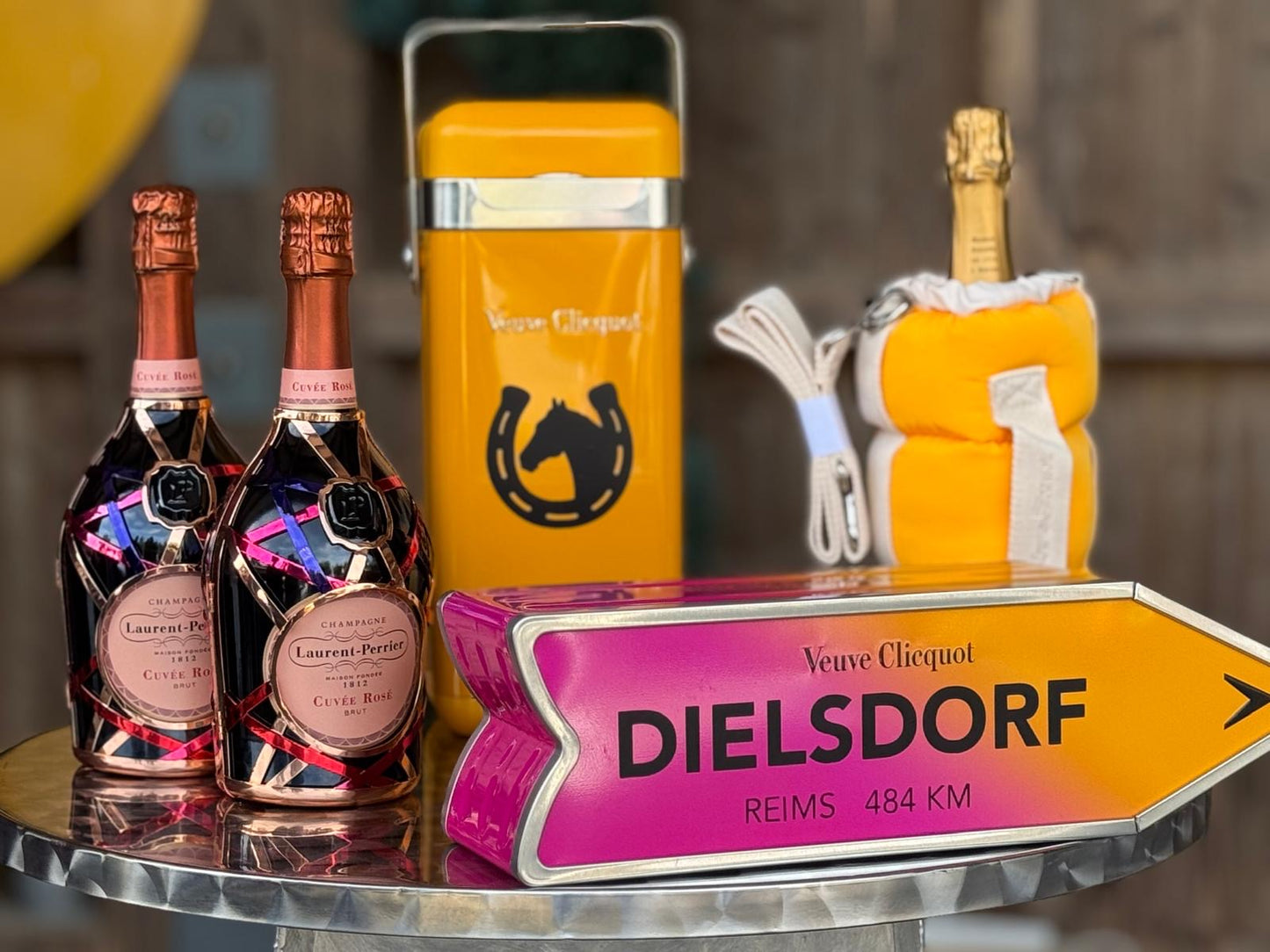 Veuve Cliquot - Arrow