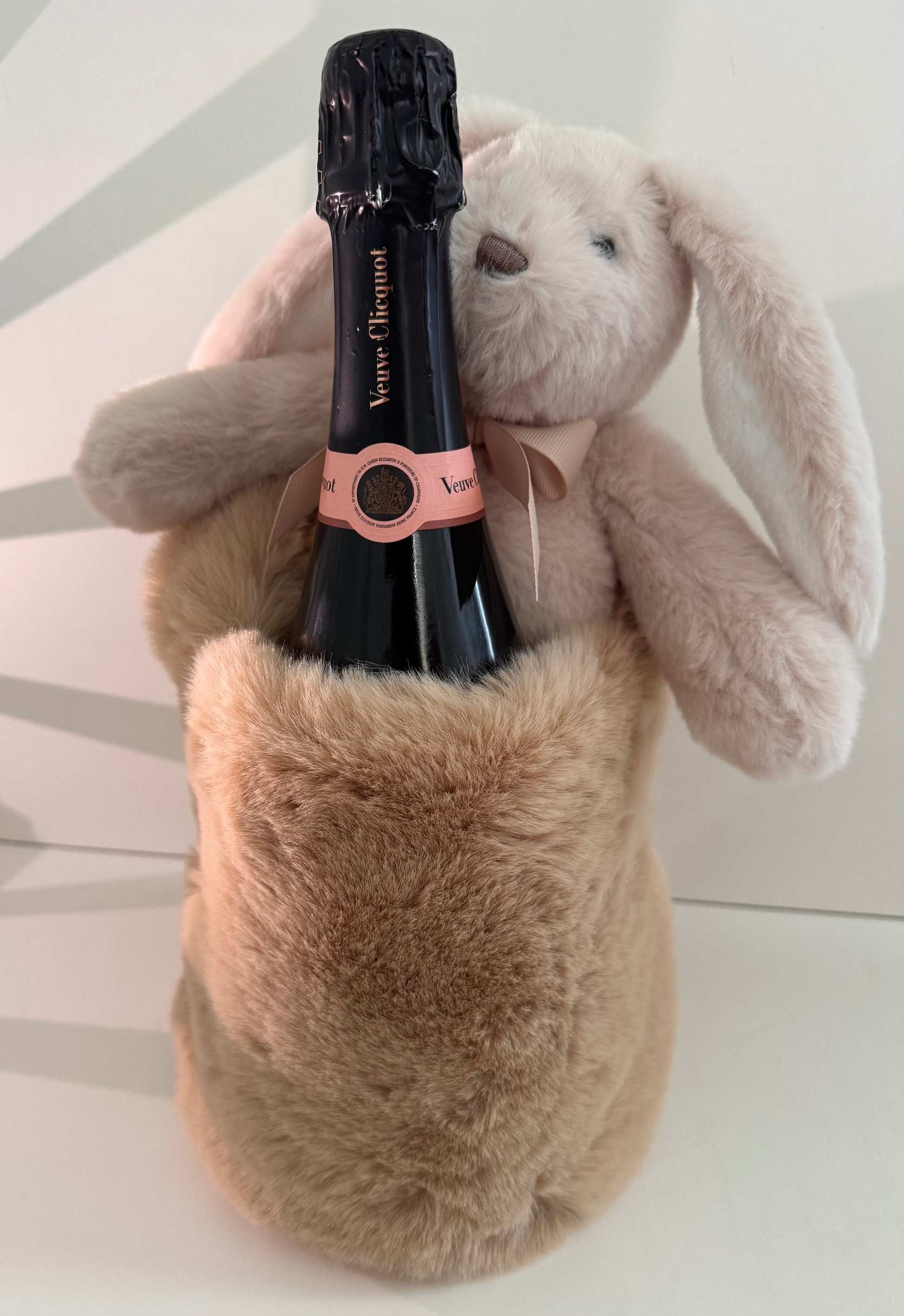signaturebottle.ch Veuve Clicquot rosé, Geschenk für Ostern mit Hase und Tasche