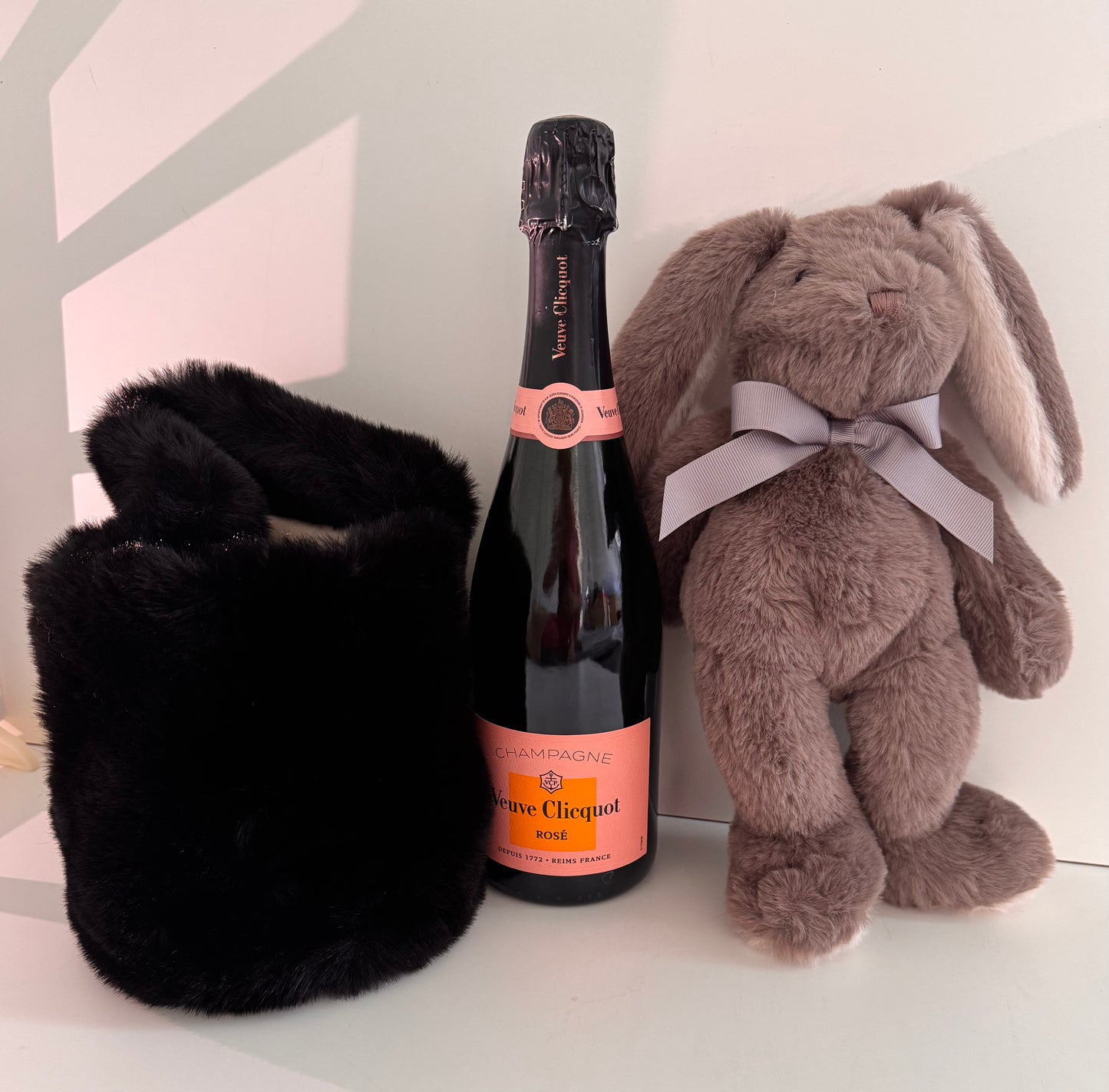 signaturebottle.ch Veuve Clicquot rosé, Geschenk für Ostern mit Hase und Tasche