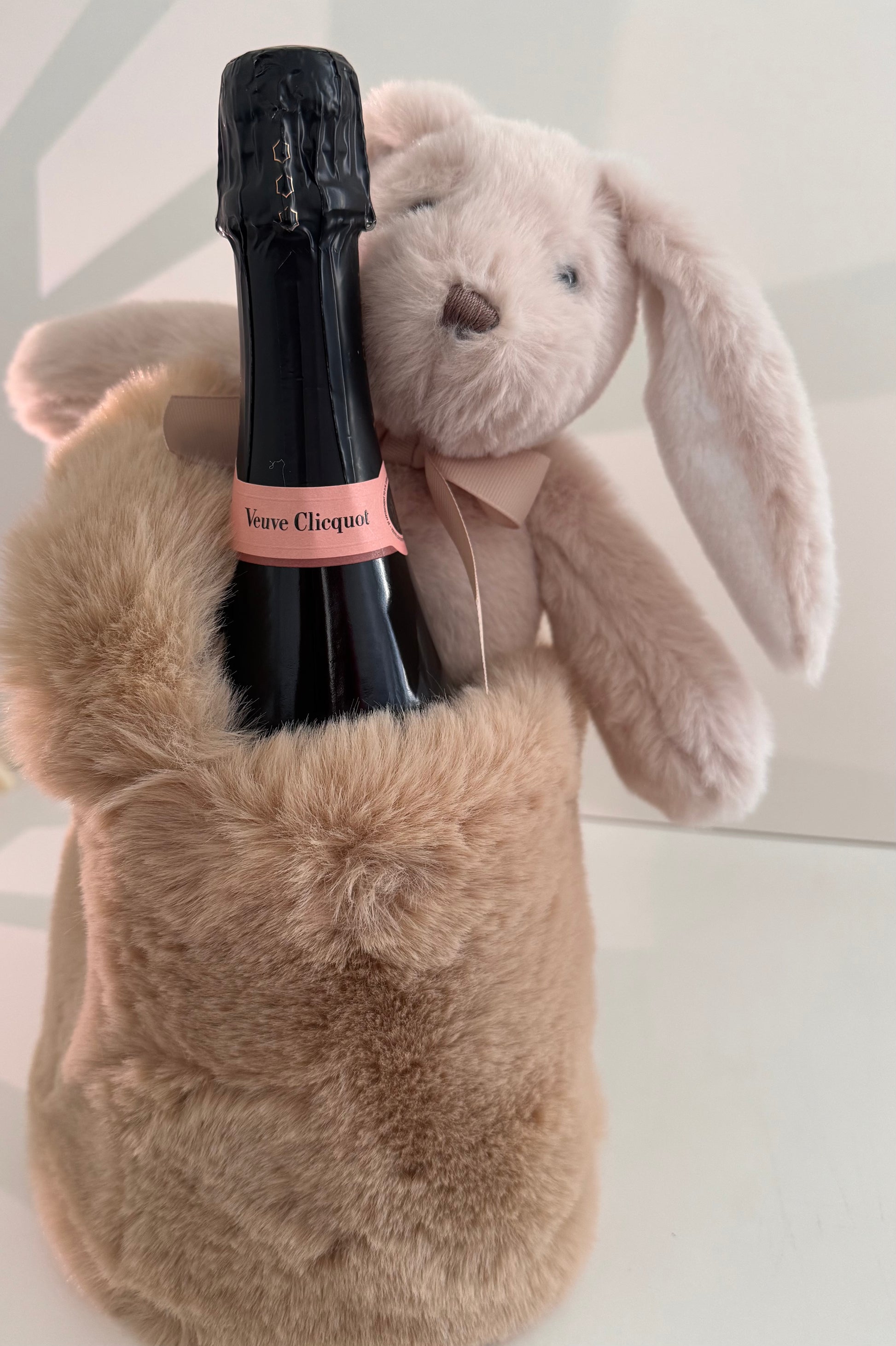 signaturebottle.ch Veuve Clicquot rosé, Geschenk für Ostern mit Hase und Tasche